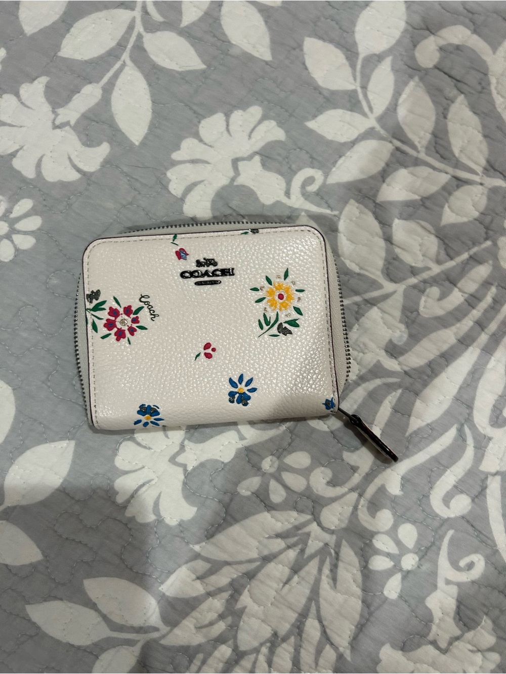 Coach White Floral Zip Around Card Case Wallet Wild Meadow